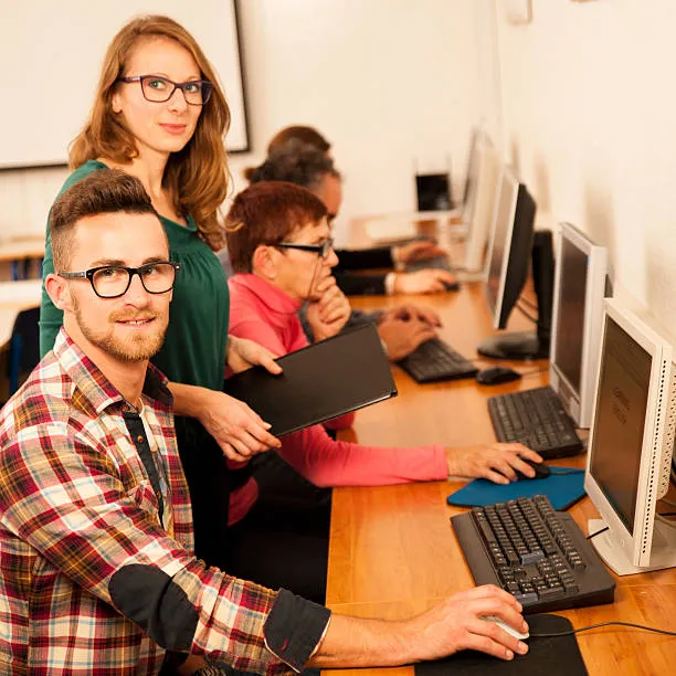 Команда IT-школы digitra-works.click за работой